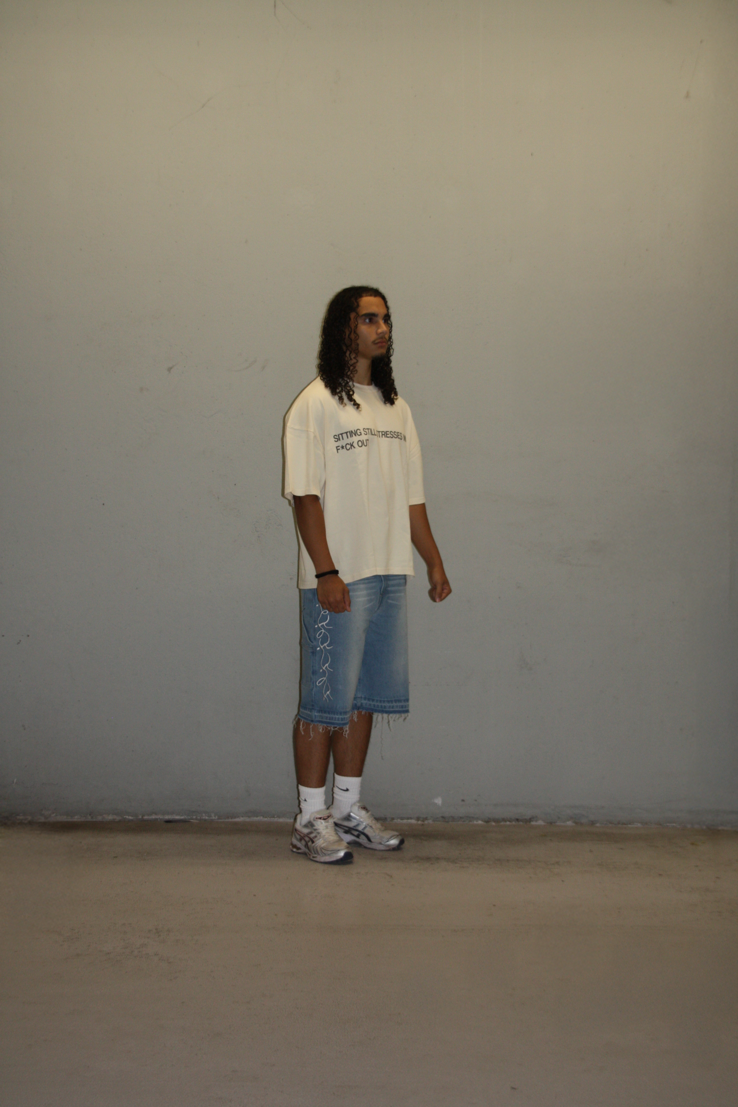 SITTING STILL TEE S/S